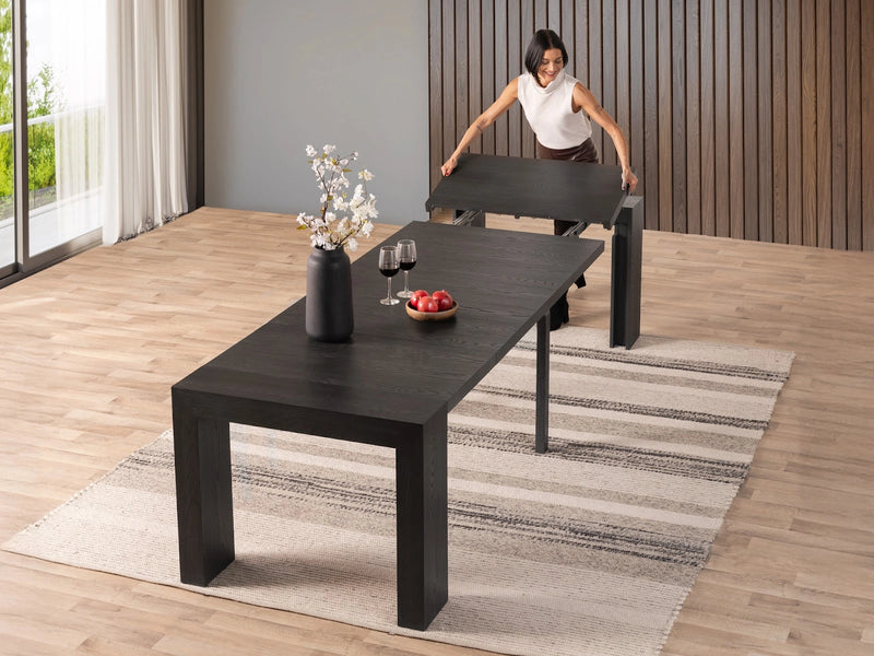 Transformer Table dining table in an expandable rectangular design
