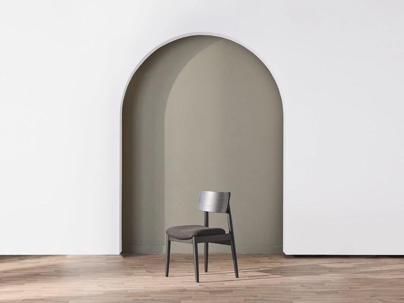 Transformer Table round dining chair in a modern design.