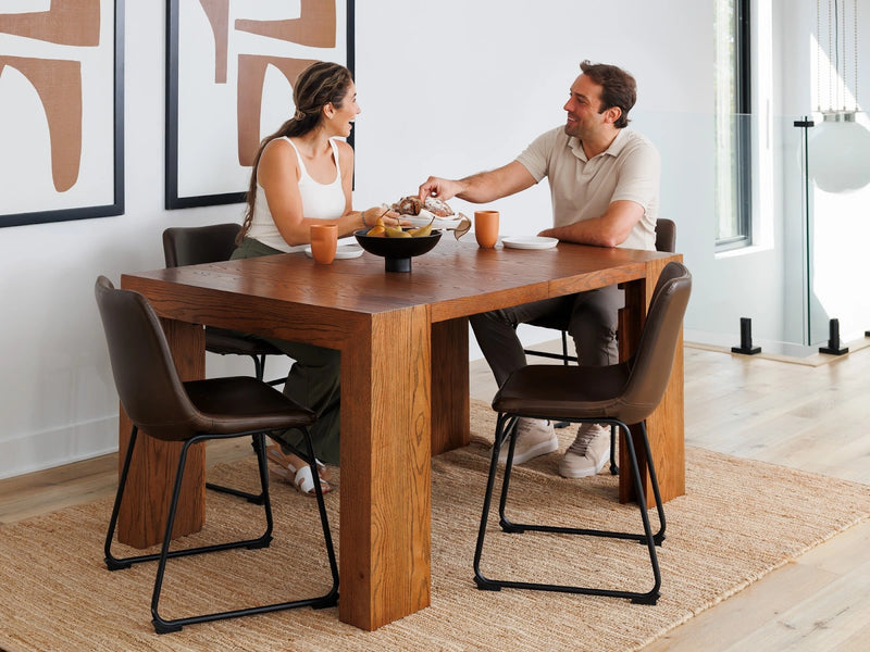 Transformer Table dining table with adjustable extension leaves in a modern design
