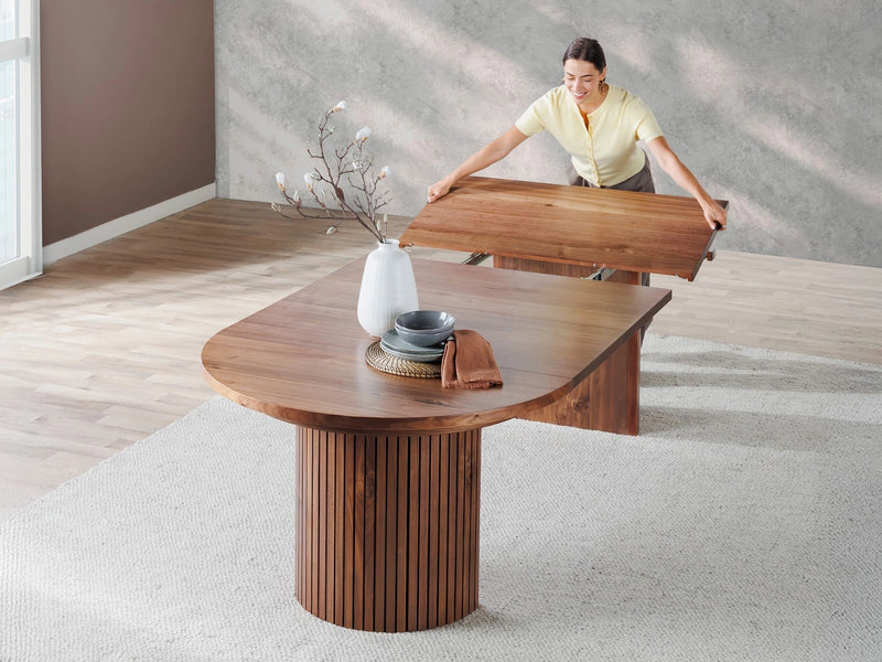Transformer Table round dining table in a modern design.