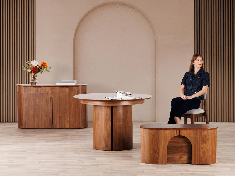 Transformer Table Eclipse dining table in a modern design.