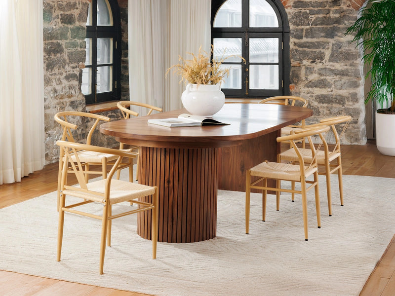 Transformer Table round dining table in a modern design.