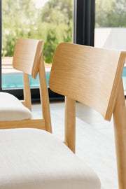 Transformer Table round dining chair in a modern design.